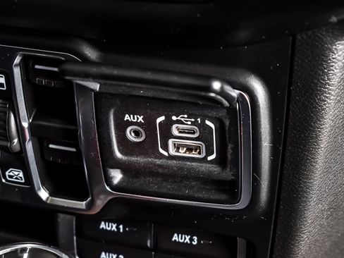 Used 2023 Jeep Wrangler Unlimited Sahara AWD/4WD image 33