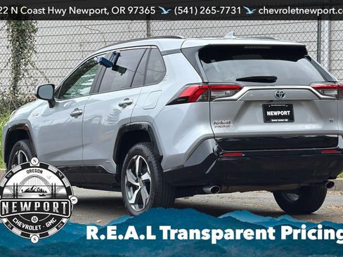 Used 2022 Toyota RAV4 SE w/ Weather & Moonroof Package AWD/4WD image 6