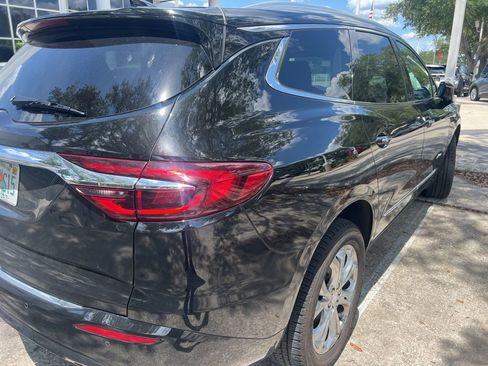 Used 2020 Buick Enclave Avenir w/ Avenir Technology Package AWD/4WD image 4