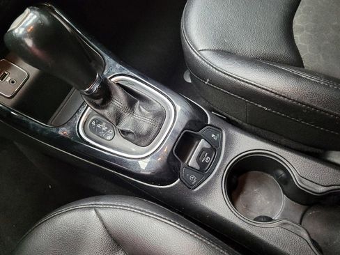 Used 2019 Jeep Compass Latitude FWD image 26