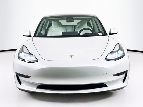 Used 2023 Tesla Model 3 Standard Range RWD image 2