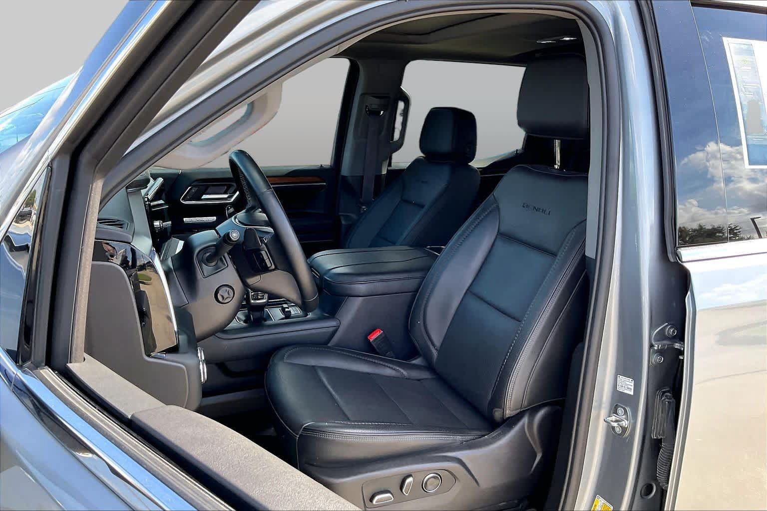 Used 2024 GMC Sierra 1500 Denali w/ Denali Reserve Package AWD/4WD image 8
