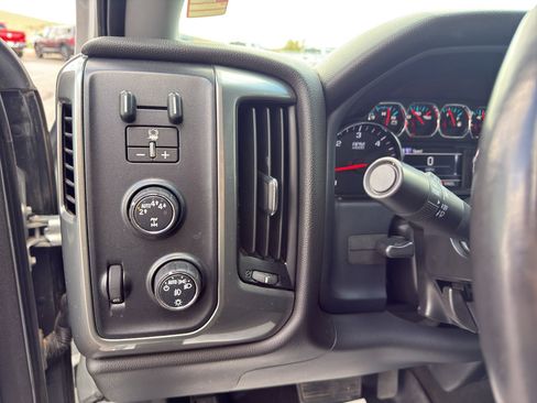 Used 2018 Chevrolet Silverado 1500 LT w/ True North Edition AWD/4WD image 10