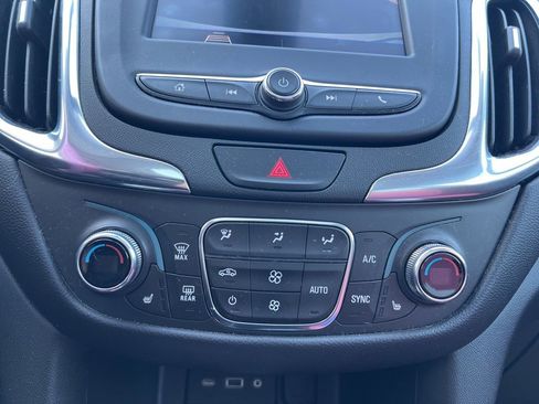 Used 2021 Chevrolet Equinox LT image 21