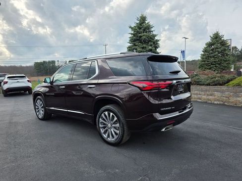 Used 2023 Chevrolet Traverse Premier image 2