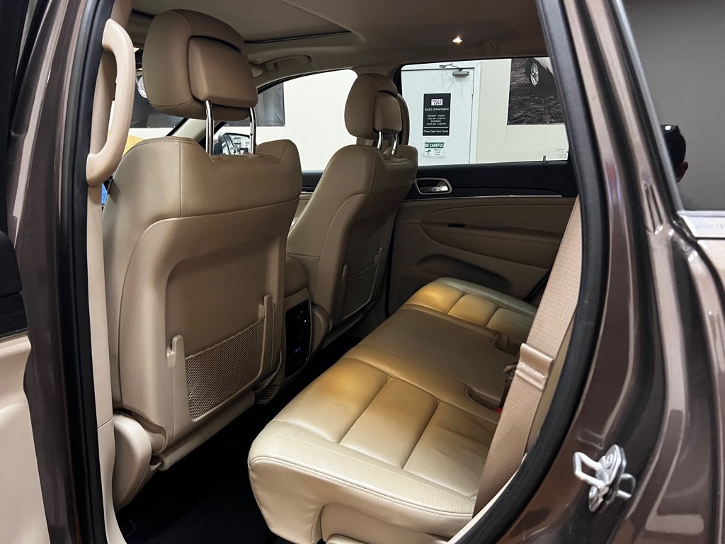 Used 2019 Jeep Grand Cherokee Limited AWD/4WD image 17