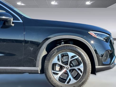 Used 2025 Mercedes-Benz GLC 350e 4MATIC image 37