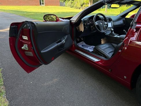 Used 2008 Chevrolet Corvette Coupe w/ Z51 Performance Package RWD image 48