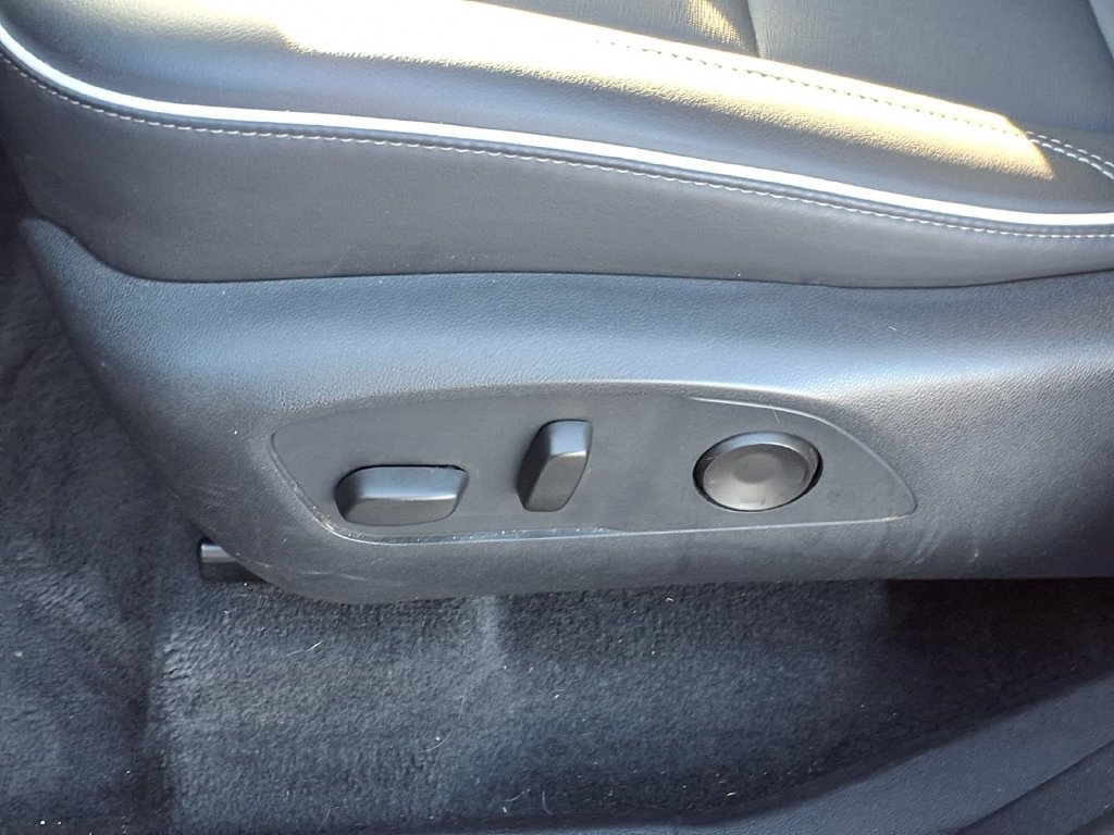 Used 2025 Buick Enclave Preferred FWD image 25
