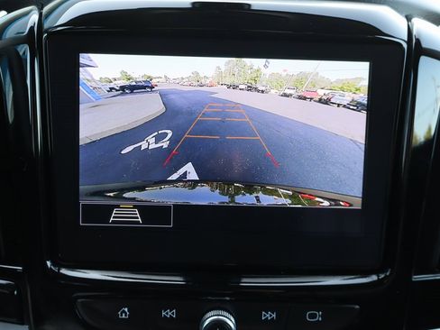 Used 2021 Chevrolet Traverse LT image 11