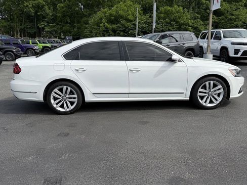 Used 2017 Volkswagen Passat 1.8T SE FWD image 2
