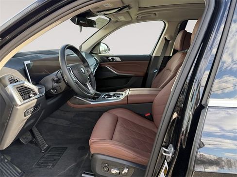 Certified 2026 BMW X7 xDrive40i w/ Premium Package image 9