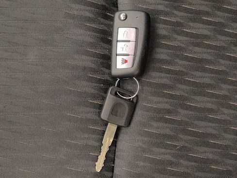 Used 2018 Nissan Rogue S AWD/4WD image 32