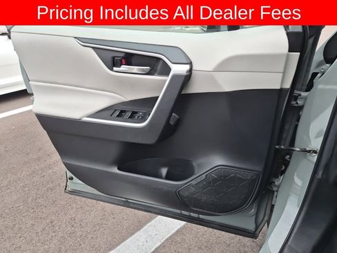 Used 2022 Toyota RAV4 XLE FWD image 10