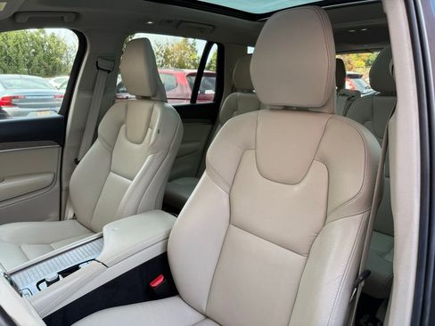 Used 2023 Volvo XC90 B5 Plus w/ Protection Package Premier image 12