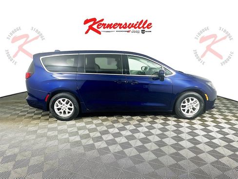 Used 2020 Chrysler Voyager LX image 8