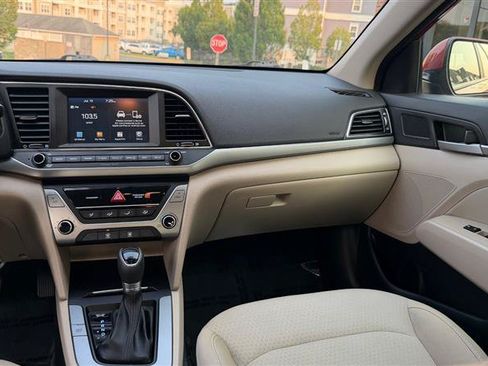 Used 2017 Hyundai Elantra SE FWD image 26