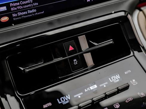 Used 2025 Porsche Panamera w/ Premium Package image 57