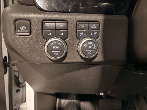 Used 2024 GMC Sierra 1500 SLT AWD/4WD image 17