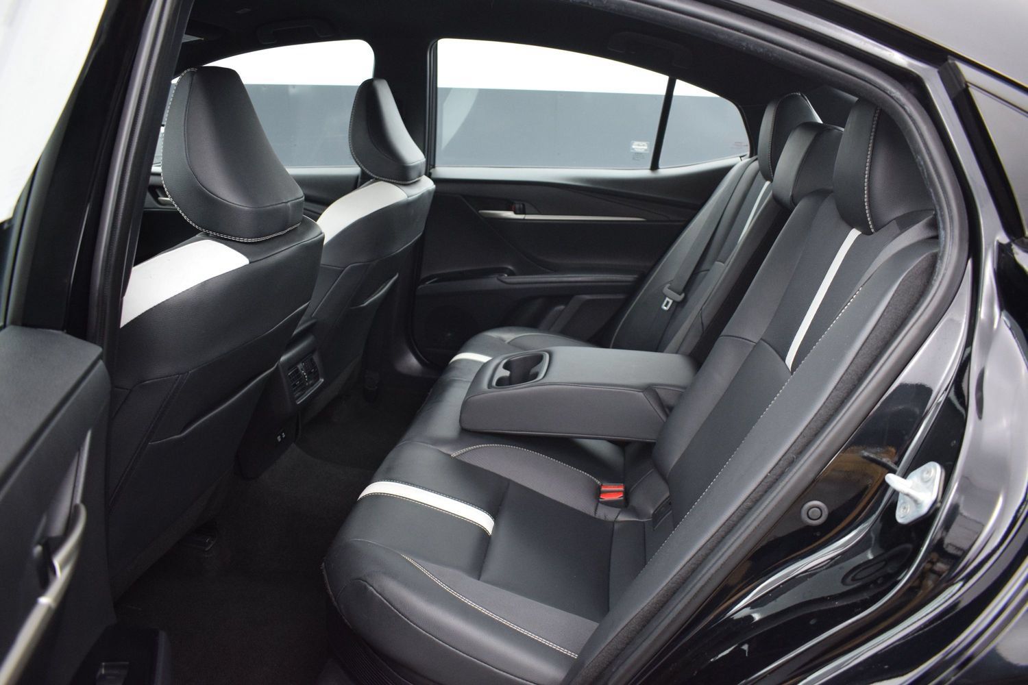 Used 2025 Toyota Camry SE FWD image 12