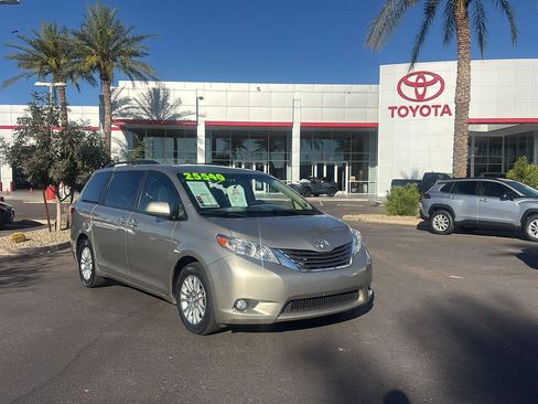 Used 2016 Toyota Sienna XLE w/ XLE Navigation Package image 1