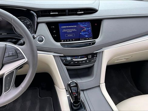 Used 2025 Cadillac XT5 Premium Luxury w/ Technology Package AWD/4WD image 6