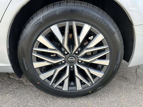 Used 2024 Nissan Altima 2.5 SV FWD image 13