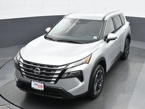 Used 2025 Nissan Rogue SV AWD/4WD image 16