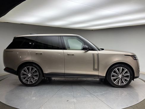 Used 2023 Land Rover Range Rover SE AWD/4WD image 4