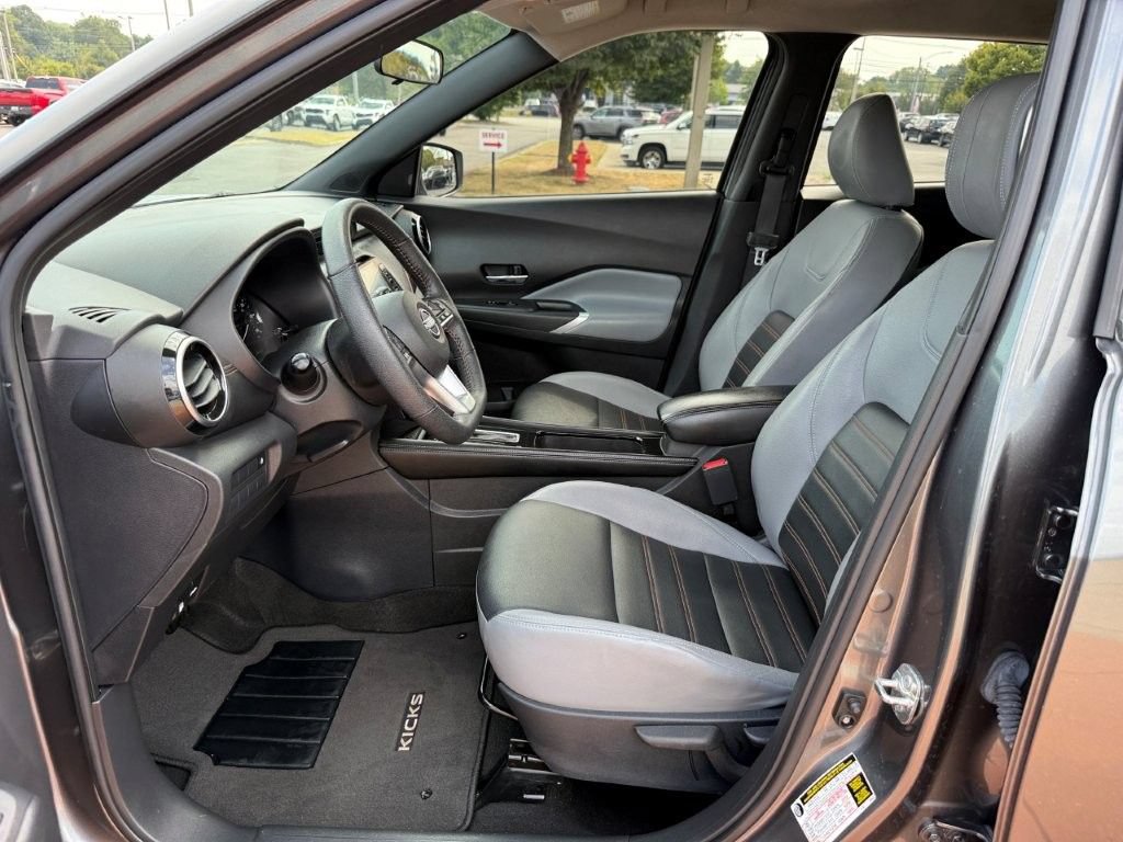 Used 2023 Nissan Kicks SR w/ SR Premium Package FWD image 12