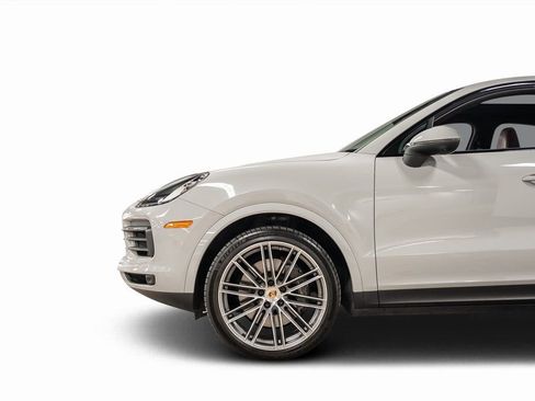 Used 2023 Porsche Cayenne Platinum Edition image 16