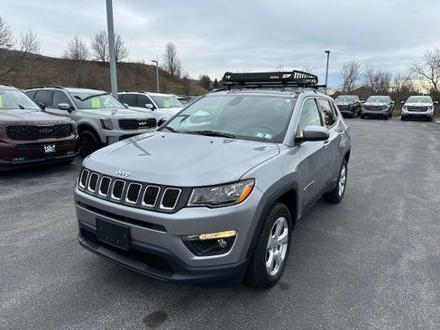 Used 2018 Jeep Compass Latitude w/ Cold Weather Group image 1