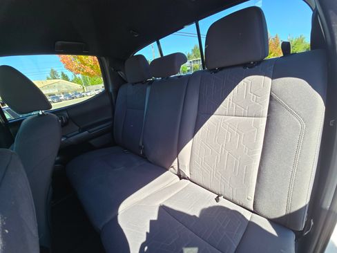Used 2018 Toyota Tacoma TRD Sport RWD image 17