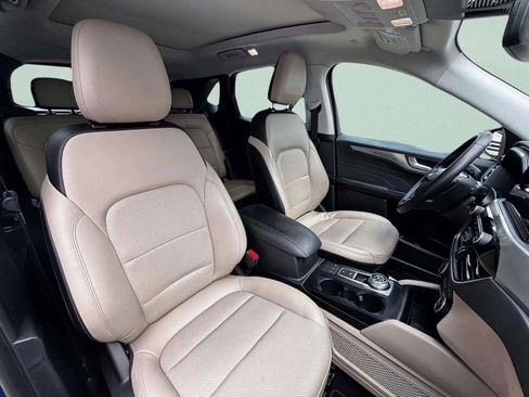 Used 2022 Ford Escape Titanium w/ Class II Trailer Tow Package image 10