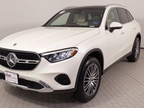 Used 2023 Mercedes-Benz GLC 300 4MATIC image 3