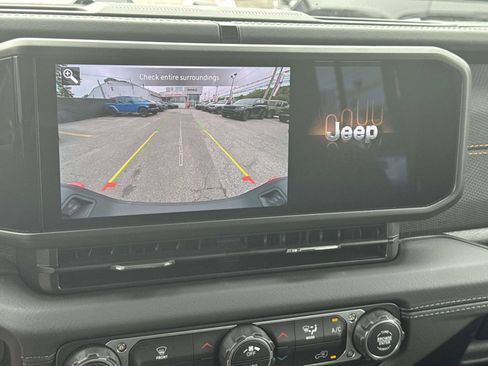 Certified 2026 Jeep Gladiator Mojave AWD/4WD image 25