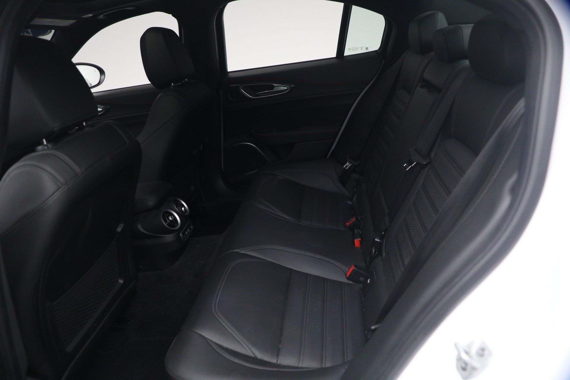 Used 2023 Alfa Romeo Giulia Estrema AWD/4WD image 17