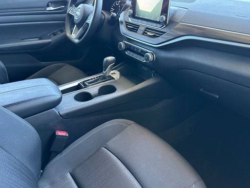 Used 2025 Nissan Altima 2.5 SV FWD image 33