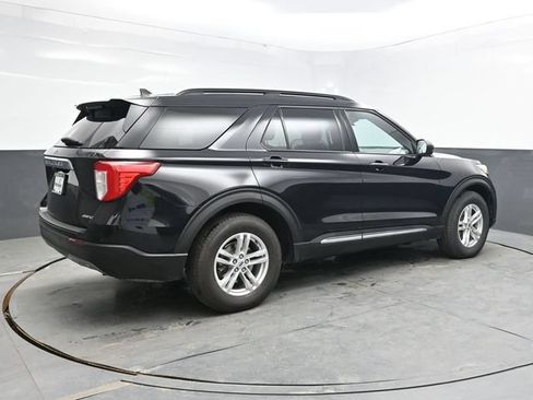Used 2023 Ford Explorer XLT w/ Equipment Group 202A AWD/4WD image 7