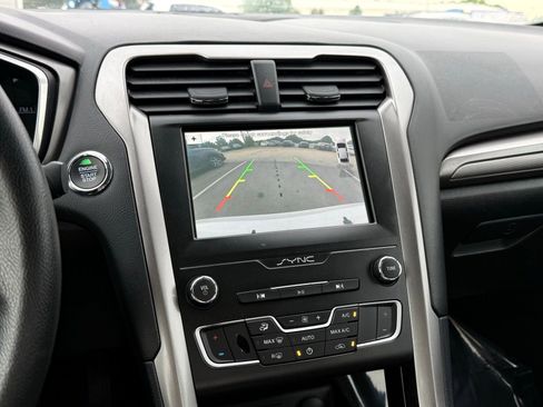 Used 2019 Ford Fusion SE FWD image 30