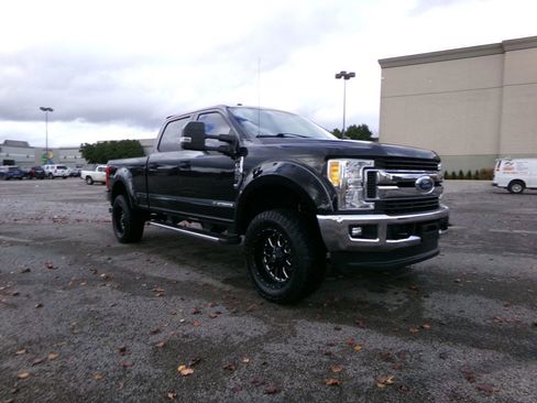 Used 2017 Ford F250 XLT w/ XLT Value Package image 4