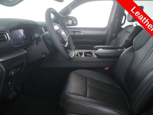 Used 2026 Jeep Grand Wagoneer Limited w/ Premium Group II AWD/4WD image 17