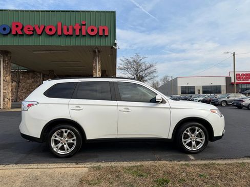 Used 2015 Mitsubishi Outlander SE image 8