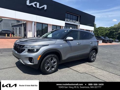 Used 2024 Kia Seltos LX AWD/4WD image 1