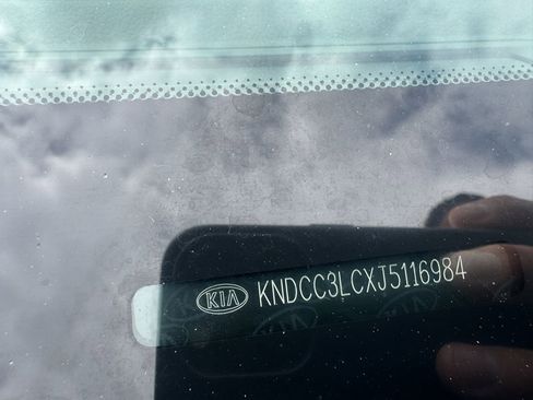 Used 2018 Kia Niro EX image 16