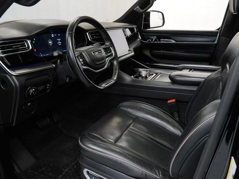 Used 2022 Jeep Grand Wagoneer Series II AWD/4WD image 18