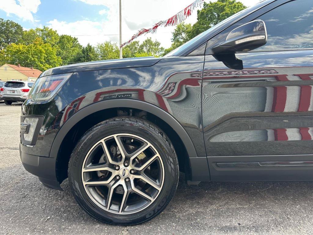 Used 2017 Ford Explorer Sport w/ Equipment Group 401A AWD/4WD image 9