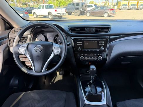 Used 2014 Nissan Rogue SV FWD image 15