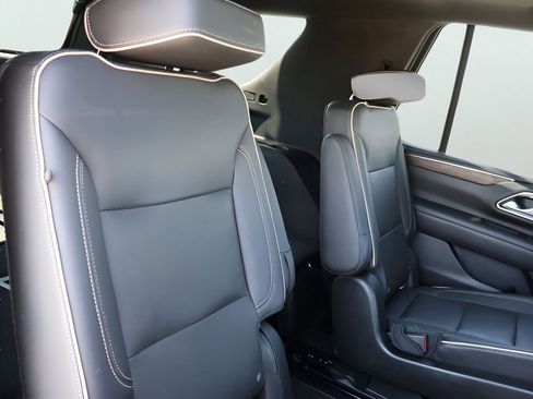 Used 2021 Chevrolet Tahoe Premier w/ Premium Package AWD/4WD image 13