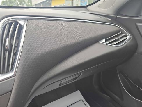 Used 2017 Chevrolet Malibu LT image 32